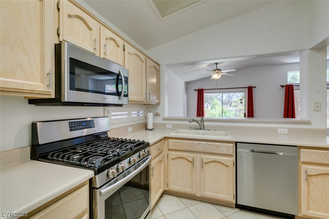 462 Edgefield Ridge Place Henderson, NV 89012 - Photo 9 of 18 Gallery Image 9