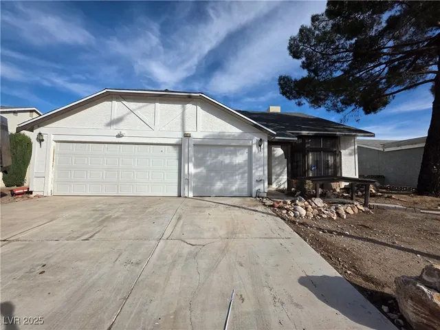 $1,700 | 321 South Bent Creek Drive, Las Vegas, NV 89107