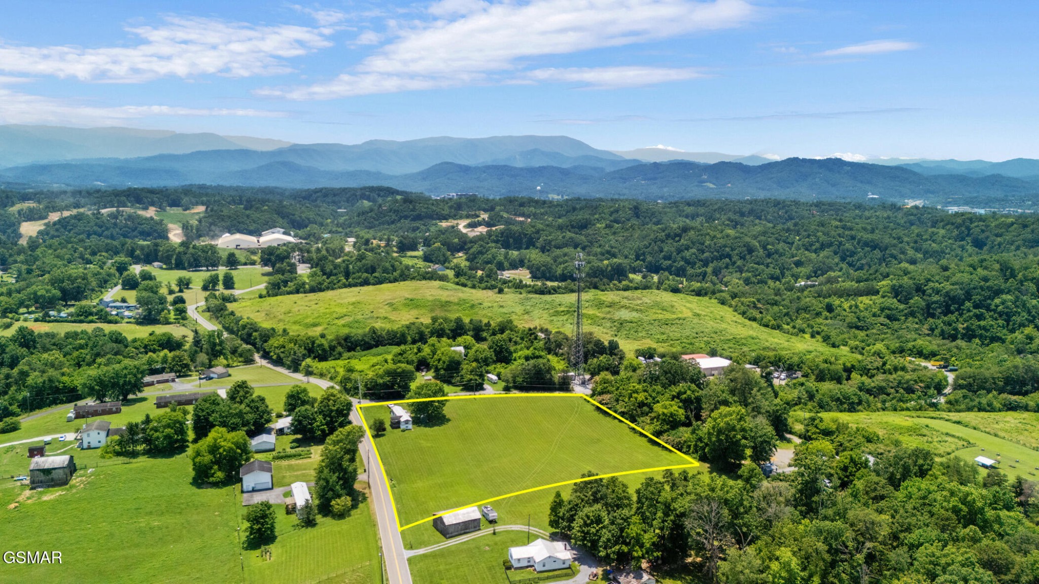819 Rainbow Road Sevierville, TN 37862 - Photo 2 of 12