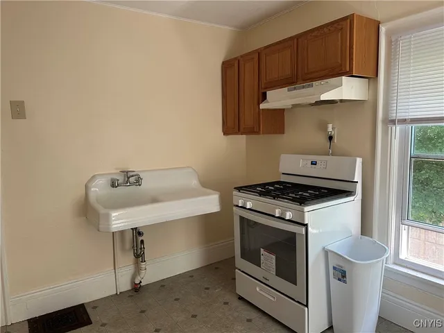 $975 | 4 Cottage Street, Auburn, NY 13021