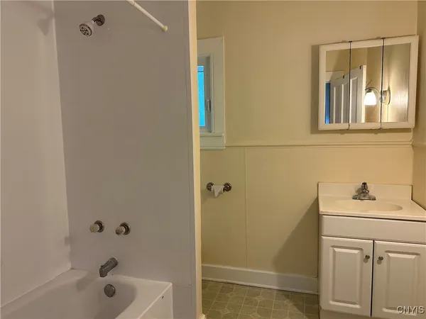 $975 | 4 Cottage Street, Auburn, NY 13021