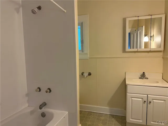 $975 | 4 Cottage Street, Auburn, NY 13021