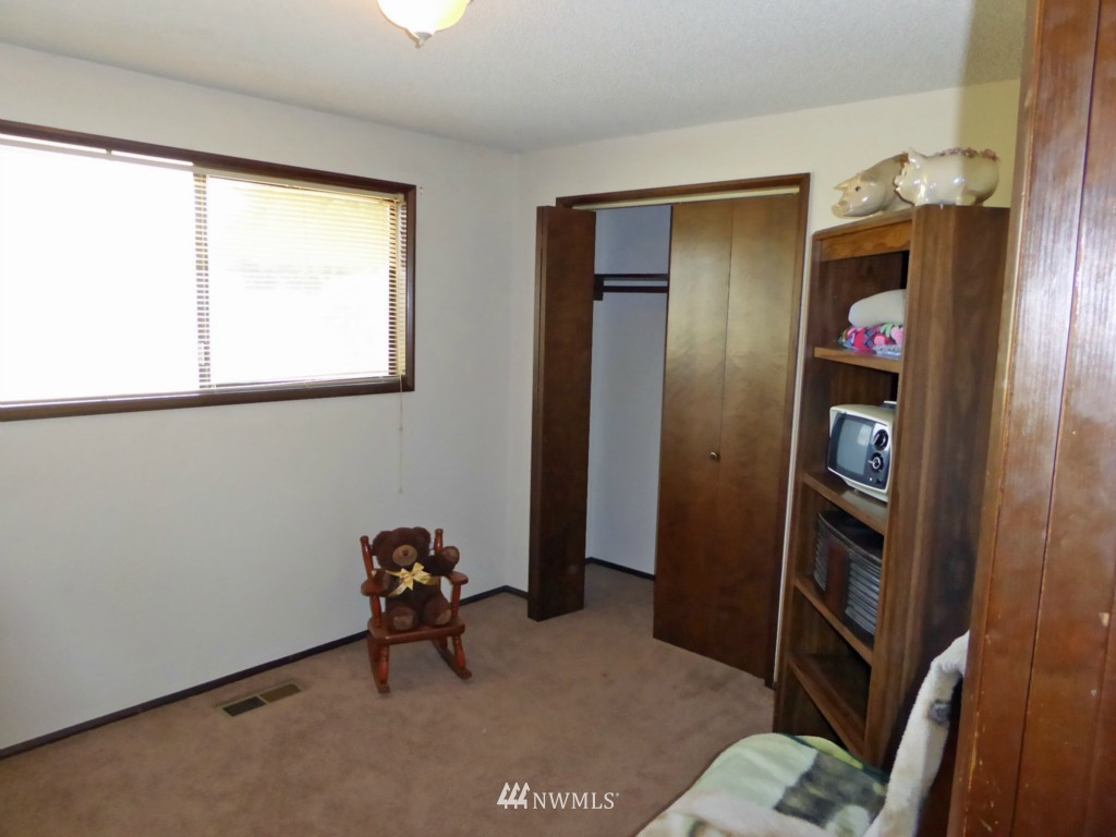17200 Leitner Road Southwest Rochester, WA 98579 - Photo 14 of 25