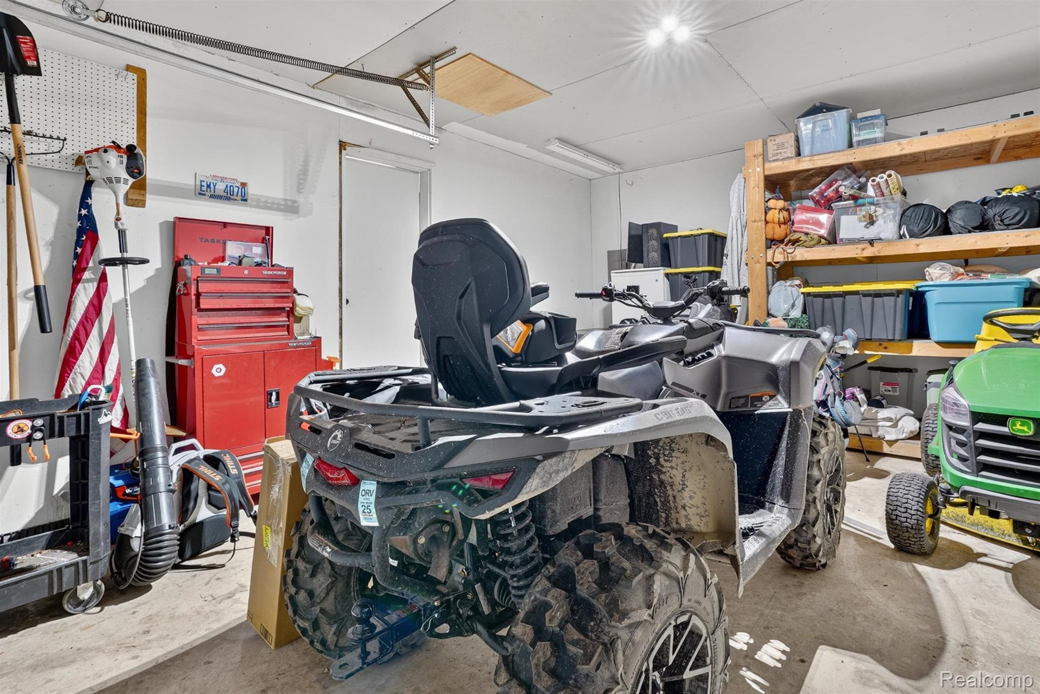 8696 West Sargent Road Fowlerville, MI 48836 - Photo 27 of 36 Garage