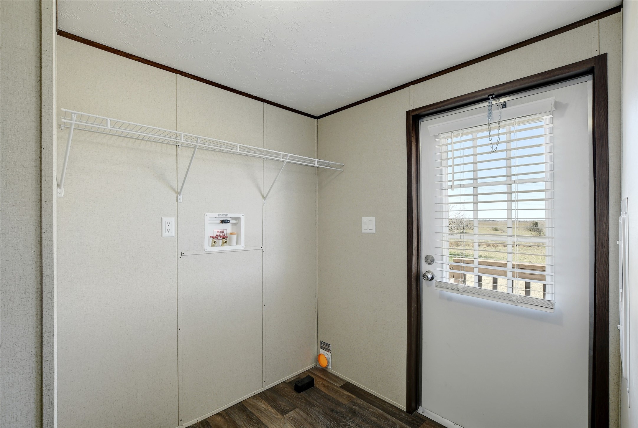 14512 Graef Road Buda, TX 78610 - Photo 23 of 24 Laundry room
