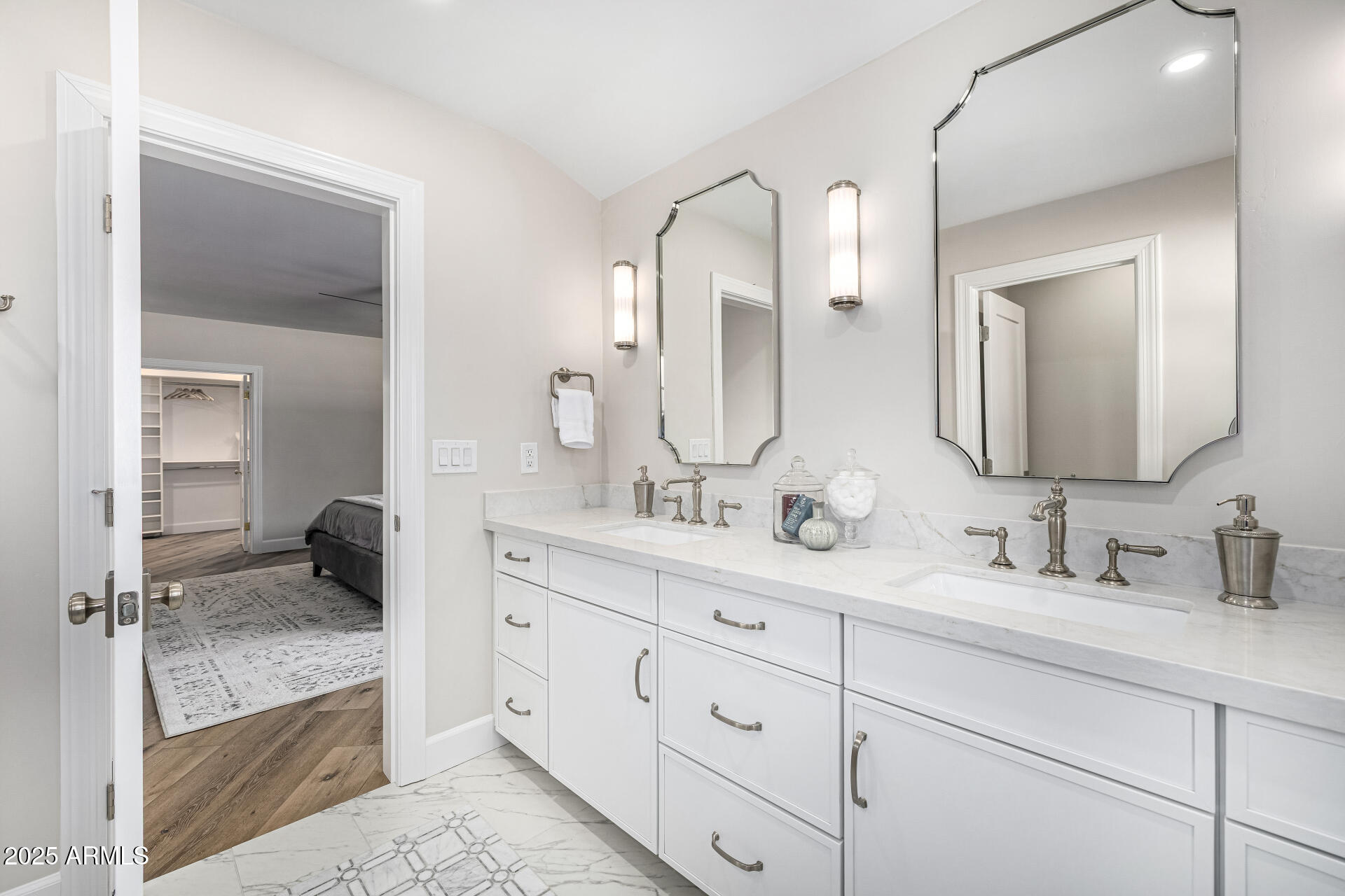 1625 Palmcroft Way Southwest Phoenix, AZ 85007 - Photo 11 of 69 Primary En Suite-84