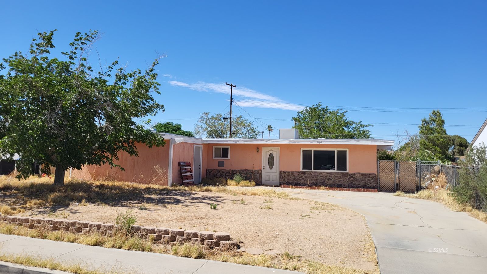 824 West Coral Avenue Ridgecrest, CA 93555 - Photo 1 of 16