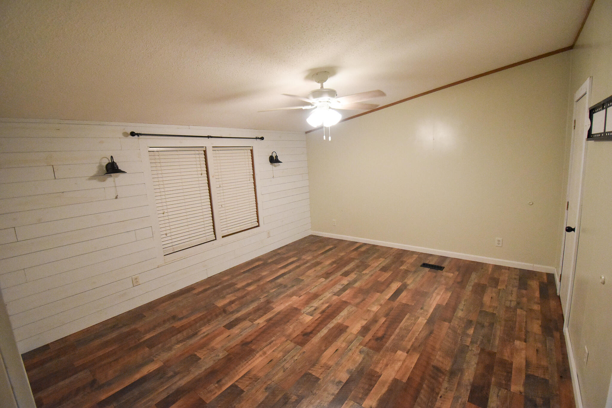 210 Three Oaks Road Irvine, KY 40336 - Photo 11 of 25 DSC_0062