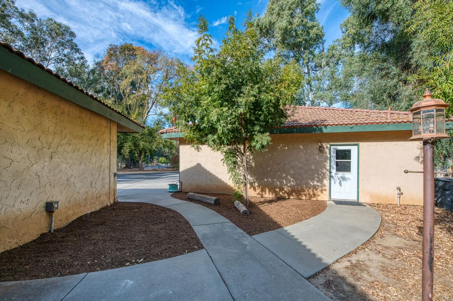 12592 Auberry Road Clovis, CA 93619 - Photo 44 of 65 a view of a house with a patio