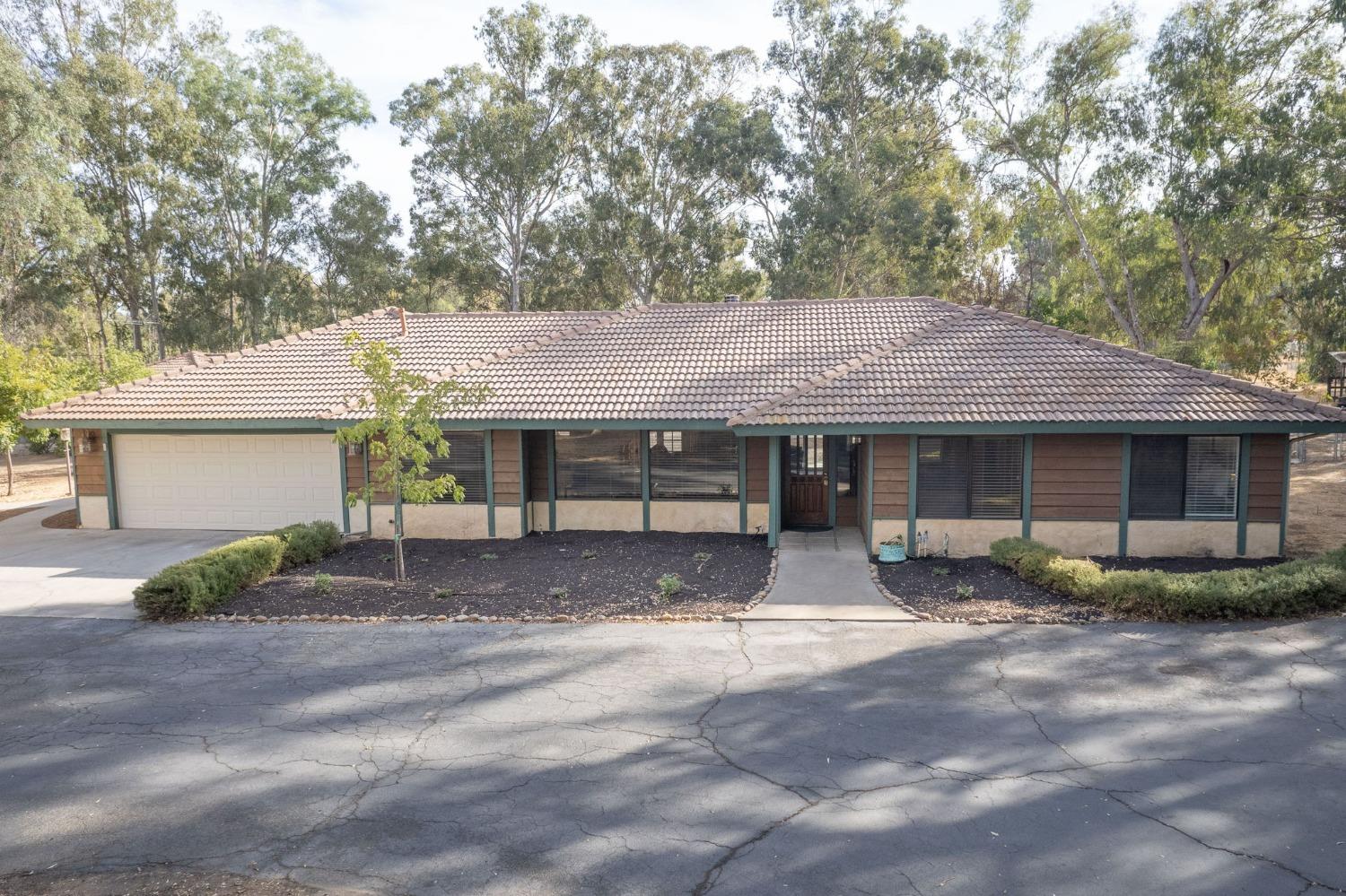 12592 Auberry Road Clovis, CA 93619 - Photo 59 of 65 a view of a house with a yard and large tree