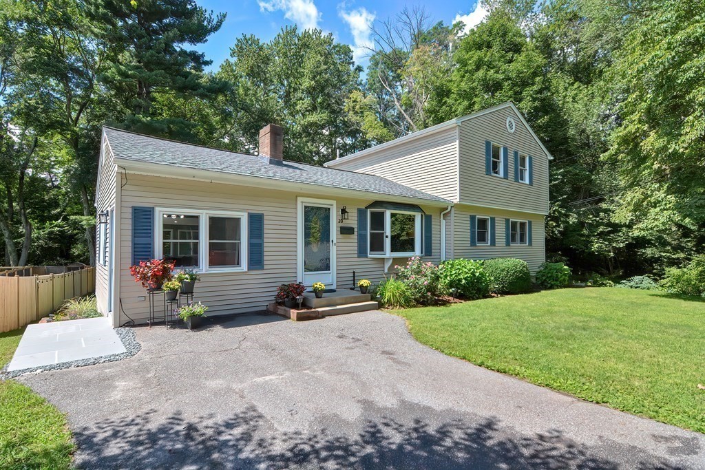 20 Lilian Rd Extension Framingham, MA 01701 - Photo 2 of 35 Gallery Image 2