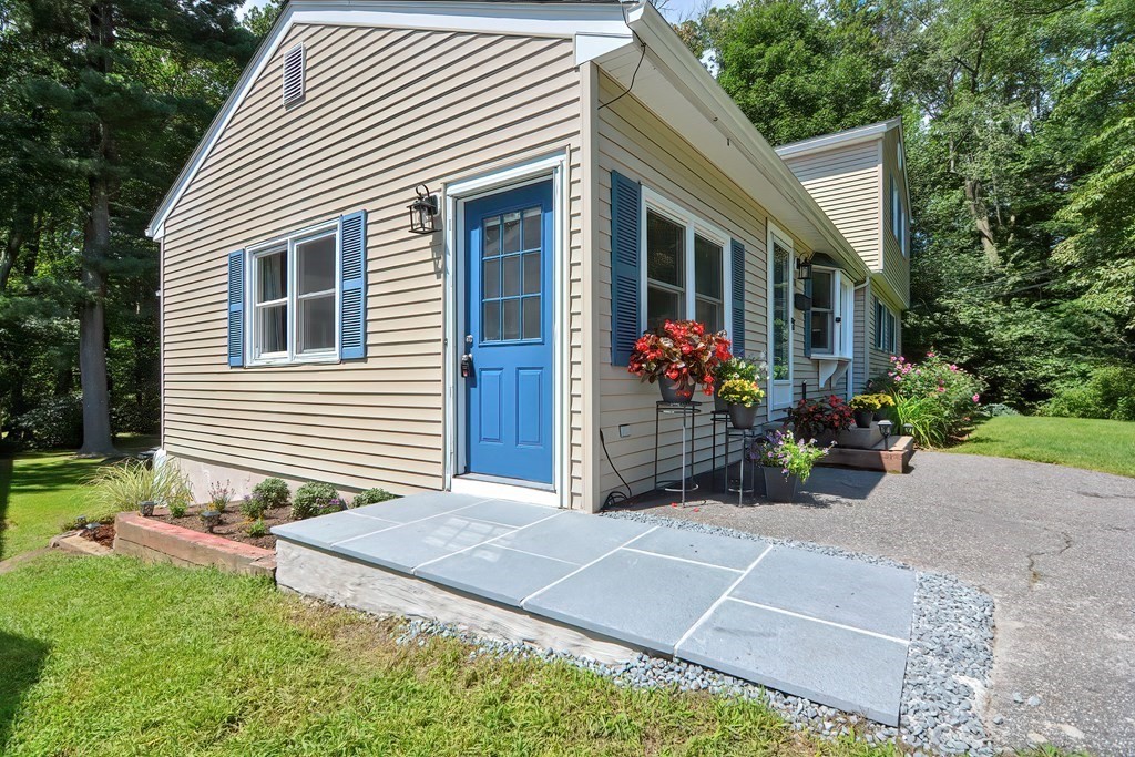 20 Lilian Rd Extension Framingham, MA 01701 - Photo 3 of 35 Gallery Image 3