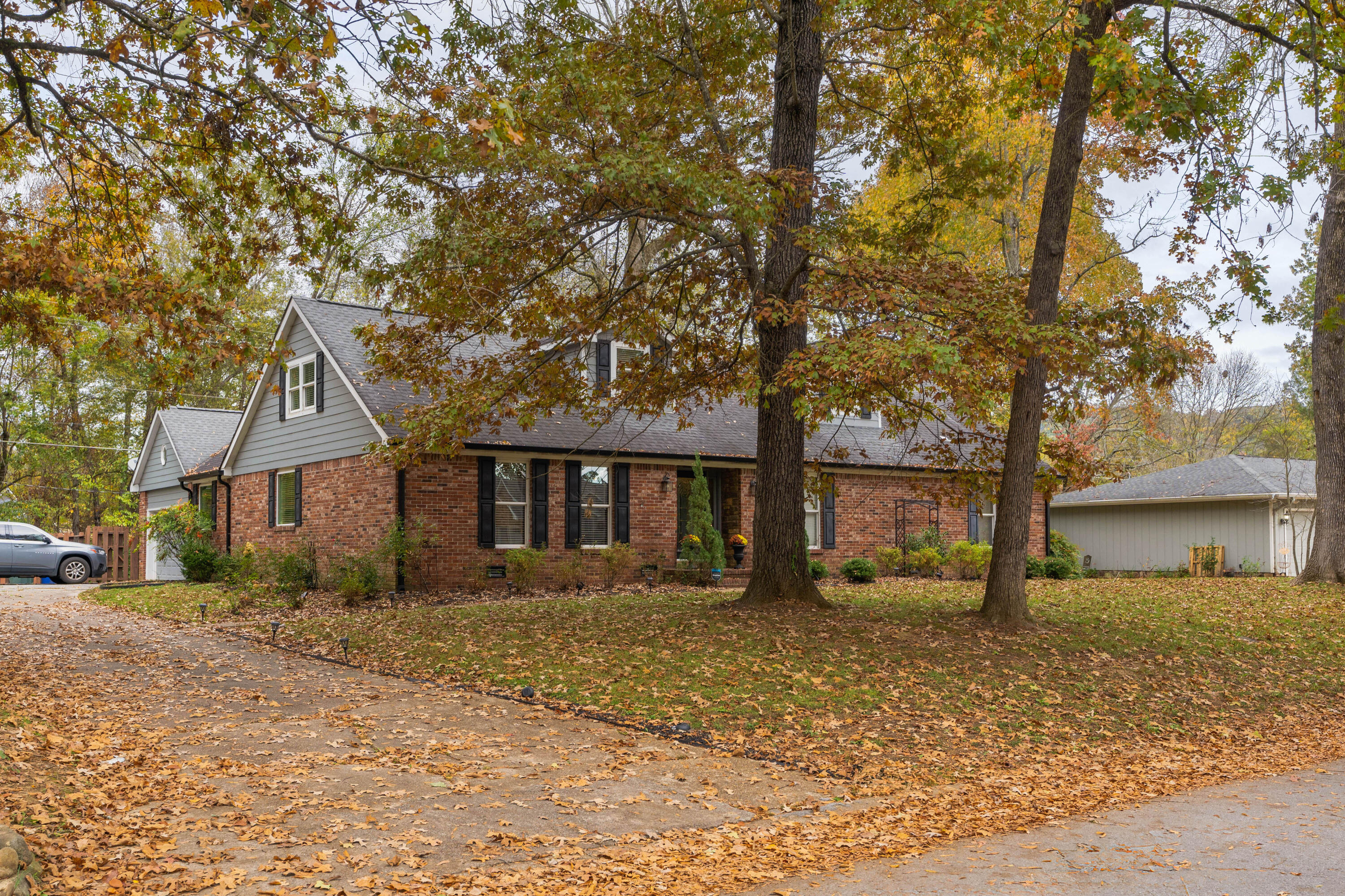407 Valleybrook Road Hixson, TN 37343 - Photo 5 of 60 13 - 407 Valleybrook Rd - Exterior