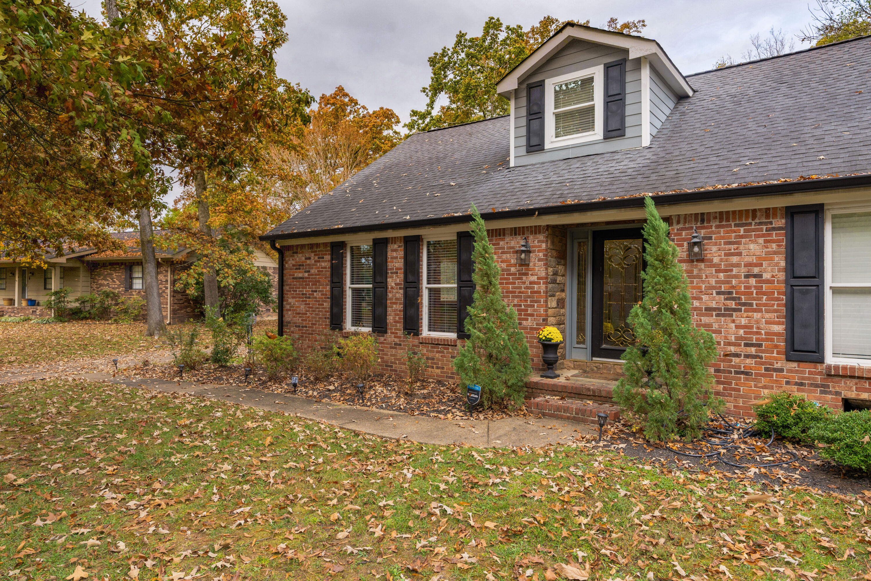 407 Valleybrook Road Hixson, TN 37343 - Photo 8 of 60 17 - 407 Valleybrook Rd - Exterior