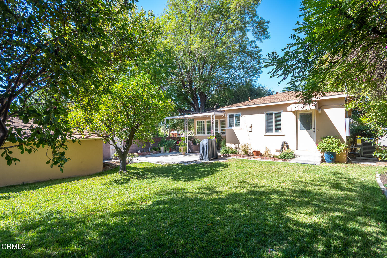 620 Jamestown Road Burbank, CA 91504 - Photo 25 of 26 a house view with a sitting space and garden