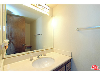 2105 Rockefeller Lane, Unit 6 Redondo Beach, CA 90278 - Photo 17 of 19 Gallery Image 17