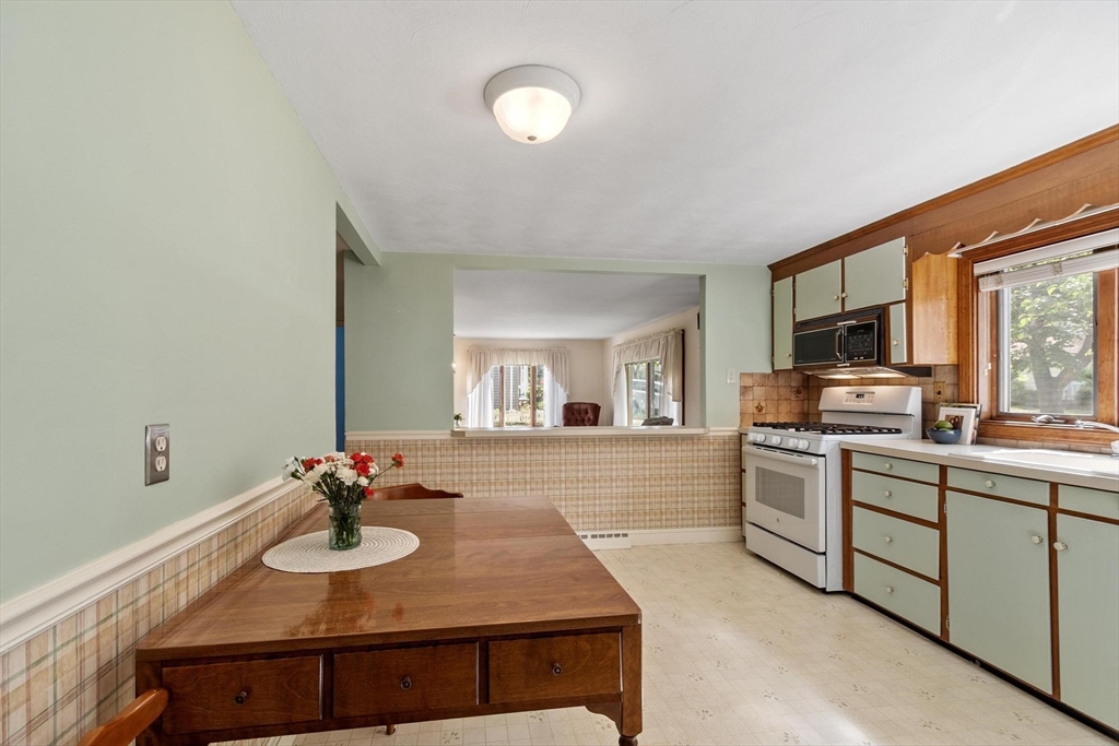 48 Chickering Street Lawrence, MA 01843 - Photo 8 of 38