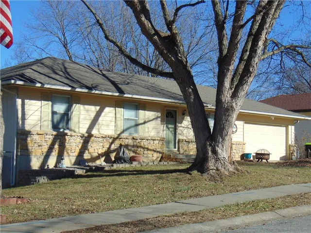 $252,000 | 1104 Halsey Terrace, Harrisonville, MO 64701