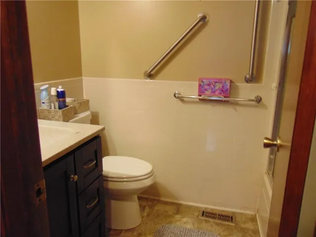 $252,000 | 1104 Halsey Terrace, Harrisonville, MO 64701