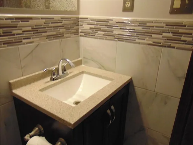 $252,000 | 1104 Halsey Terrace, Harrisonville, MO 64701