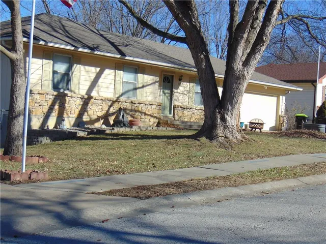 $252,000 | 1104 Halsey Terrace, Harrisonville, MO 64701