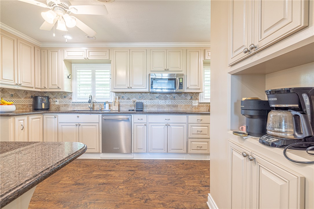 7654 County Road 121 Wharton, TX 77488 - Photo 9 of 47