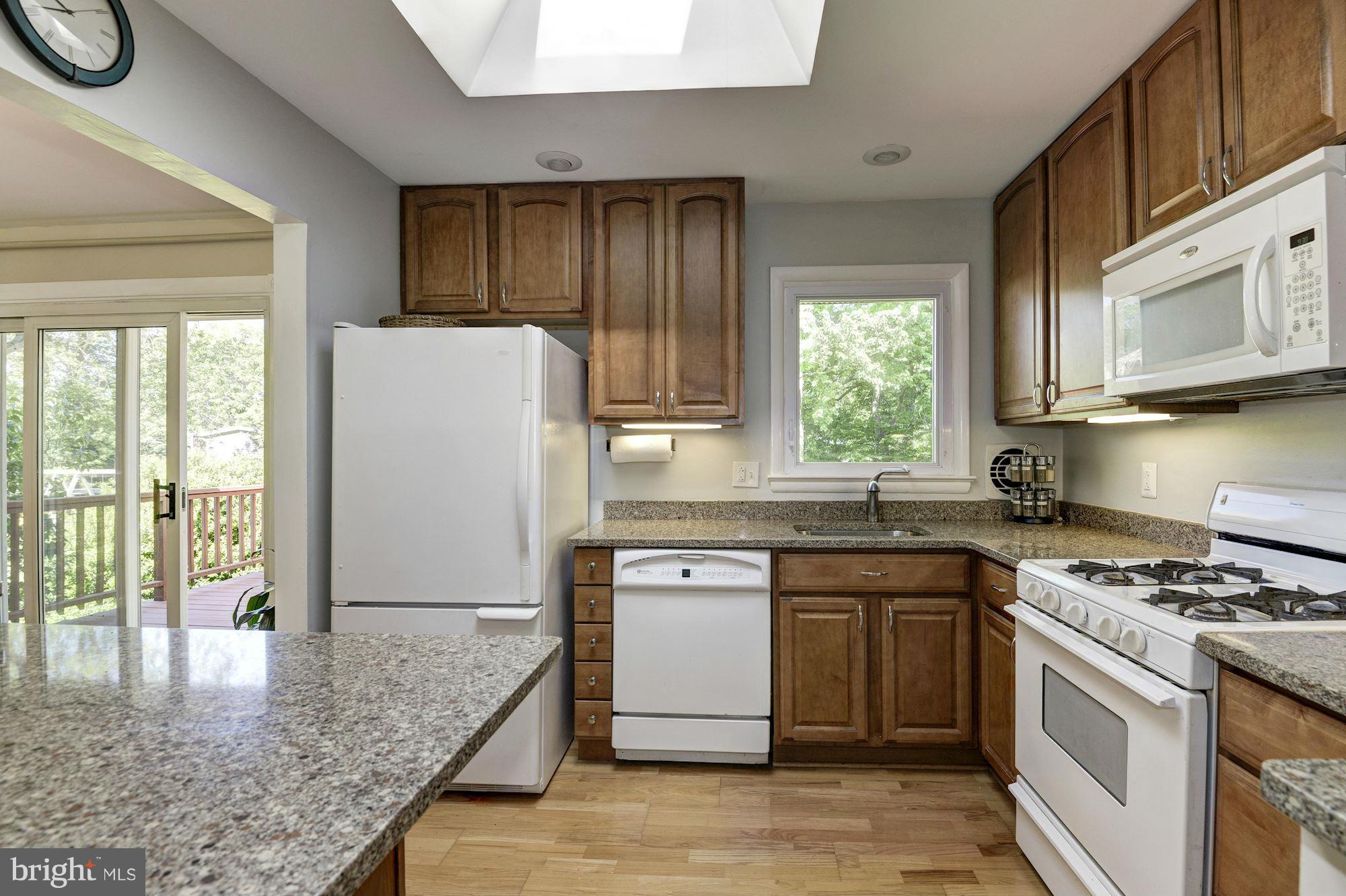 8816 Battery Road Alexandria, VA 22308 - Photo 13 of 30 Kitchen