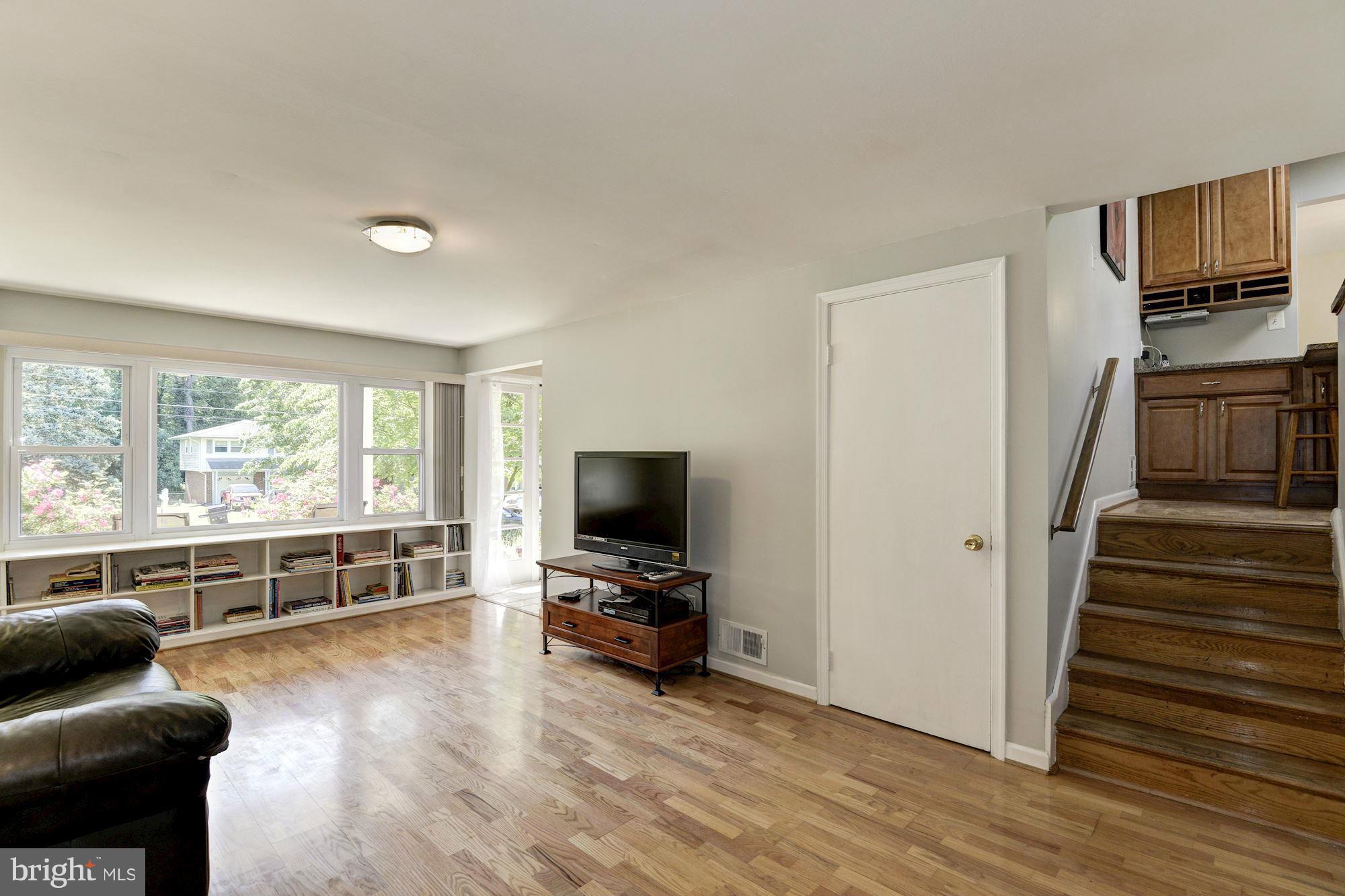 8816 Battery Road Alexandria, VA 22308 - Photo 15 of 30 Family Room