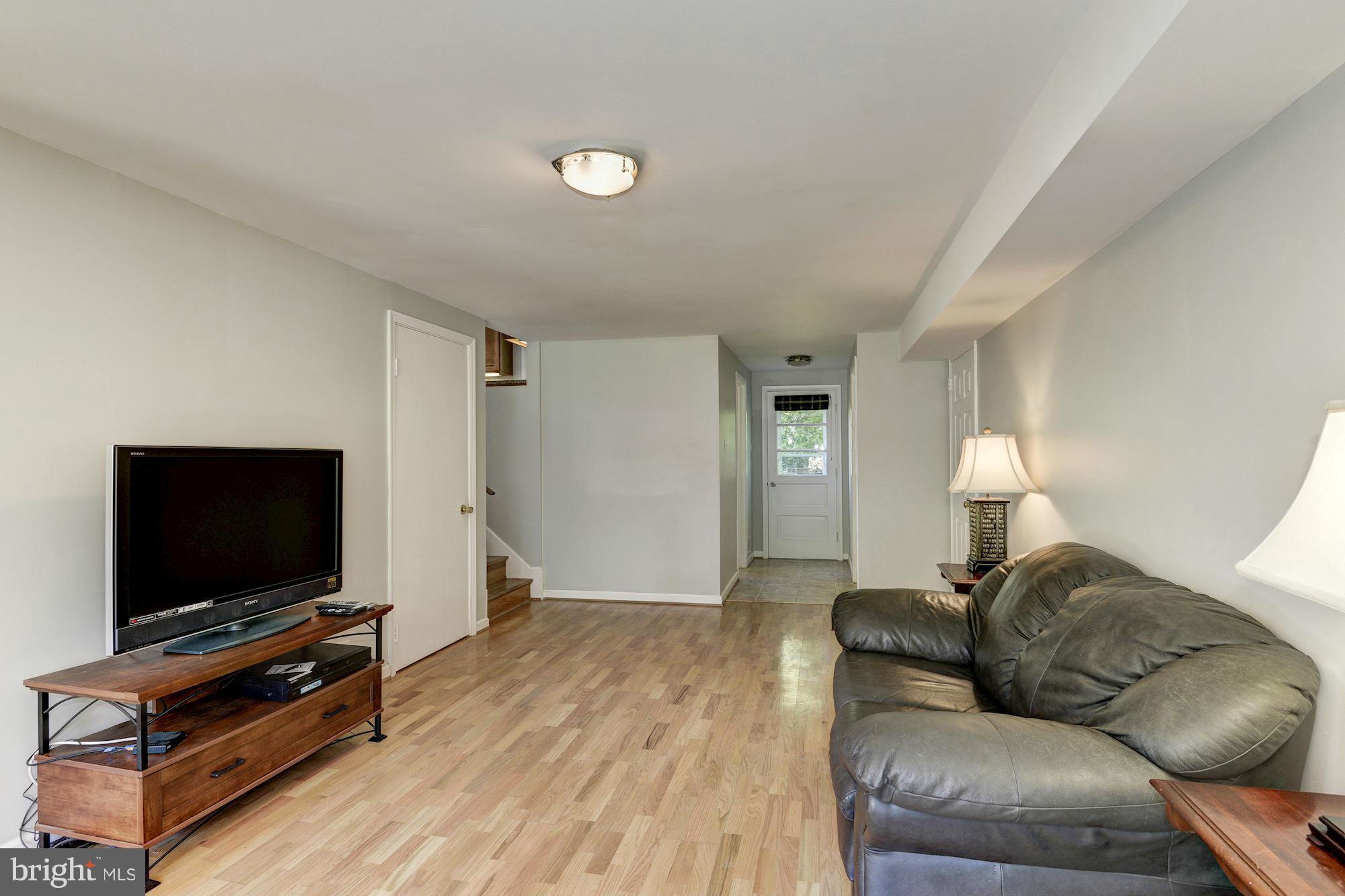 8816 Battery Road Alexandria, VA 22308 - Photo 16 of 30 Family Room