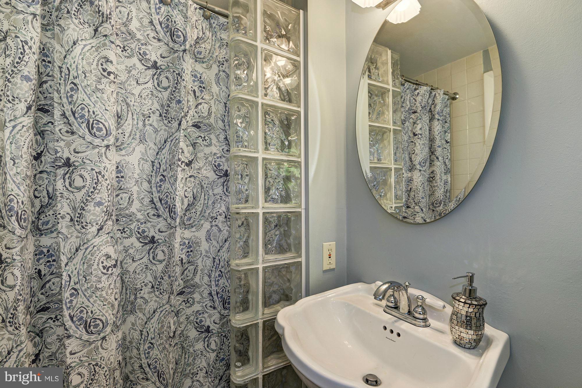 8816 Battery Road Alexandria, VA 22308 - Photo 18 of 30 Bath