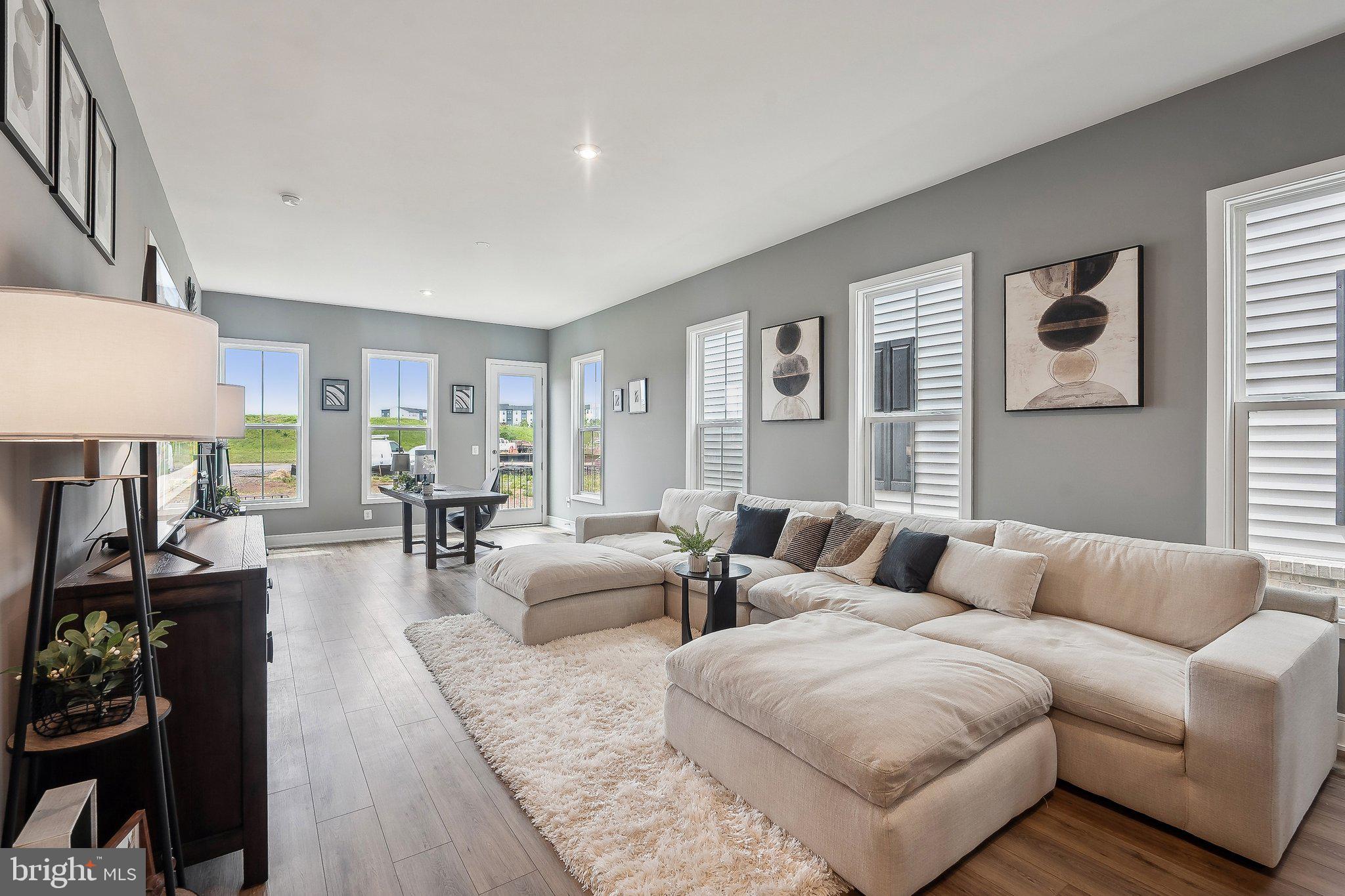 43244 Greeley Square Ashburn, VA 20148 - Photo 8 of 43 a living room with furniture and a lamp