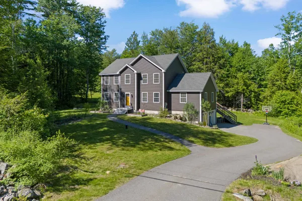 $829,000 | 594 Kearsarge Avenue, Hopkinton, NH 03229