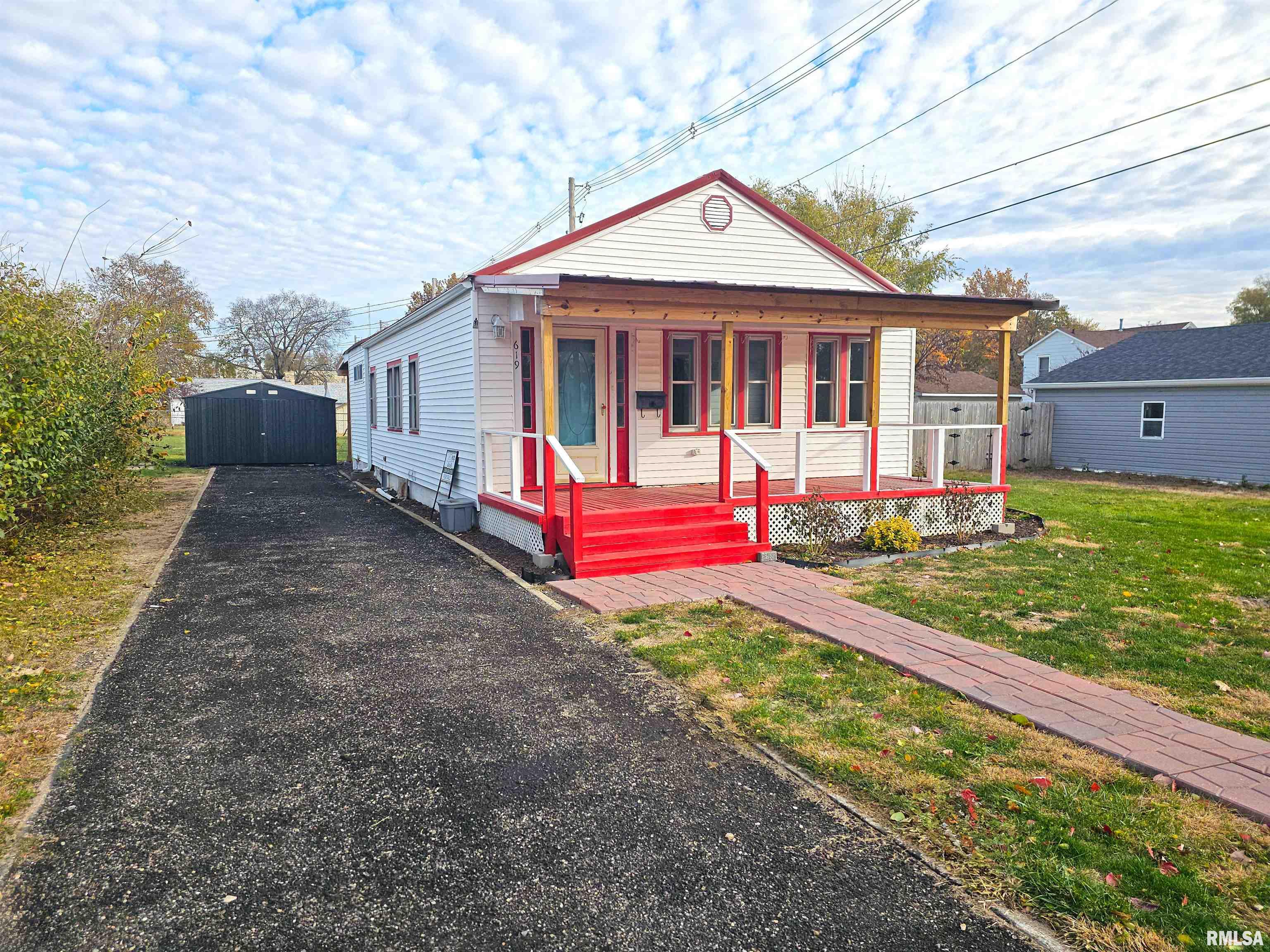 619 West Pine Street Chillicothe, IL 61523 - Photo 2 of 23
