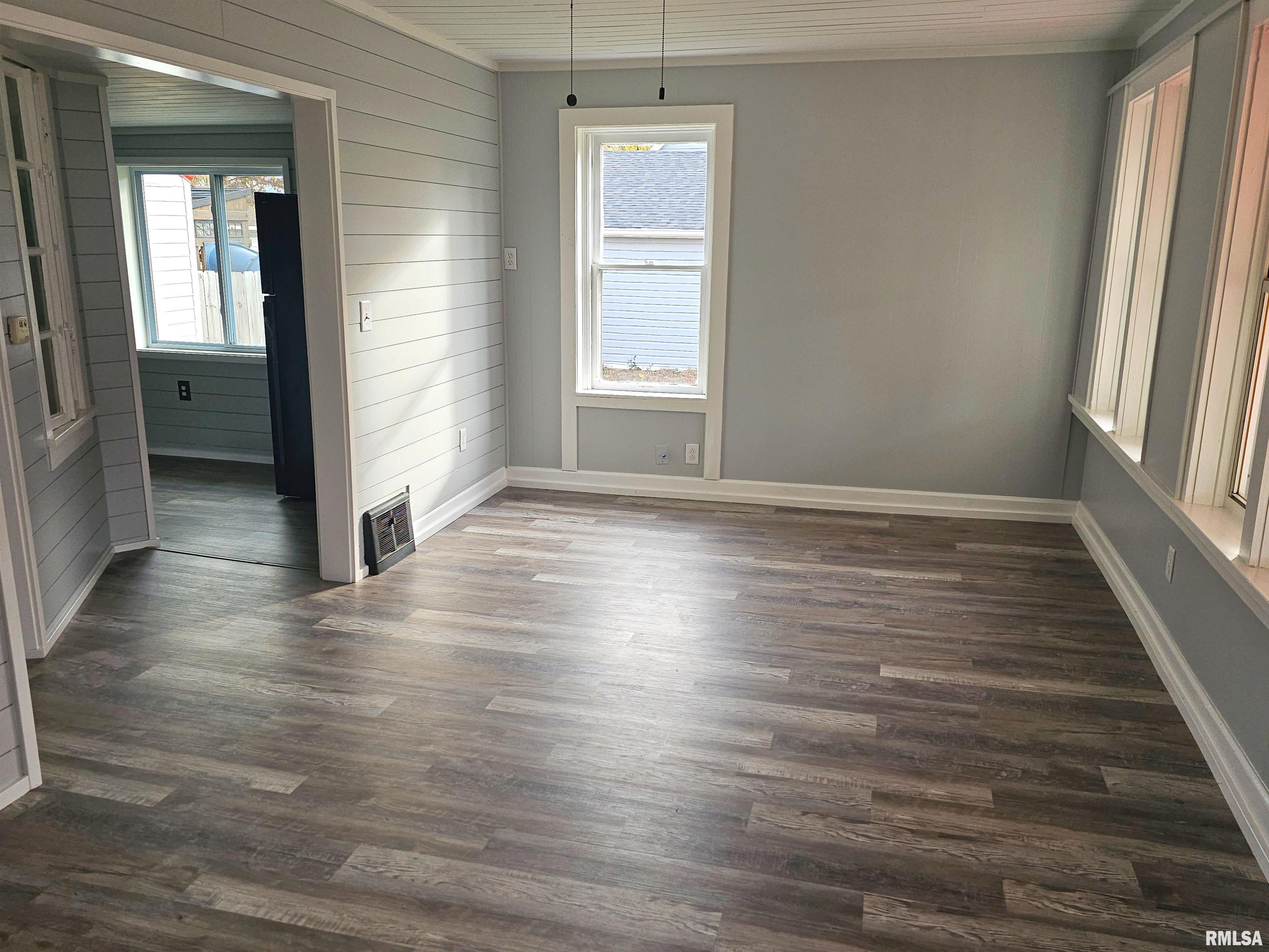 619 West Pine Street Chillicothe, IL 61523 - Photo 10 of 23