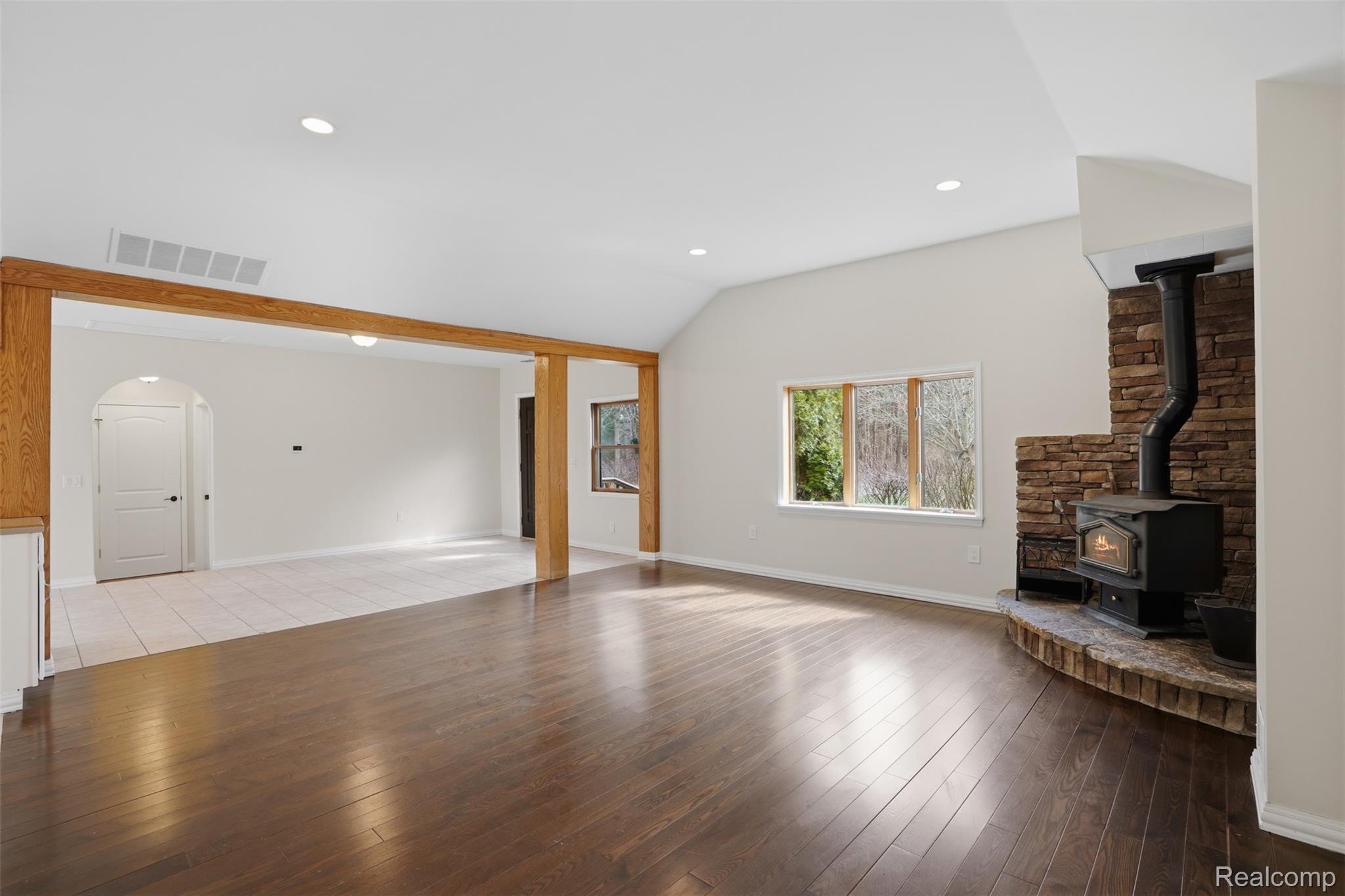 12913 9 Mile Road South Lyon, MI 48178 - Photo 10 of 57 12913 9 mile rd-9.jpg
