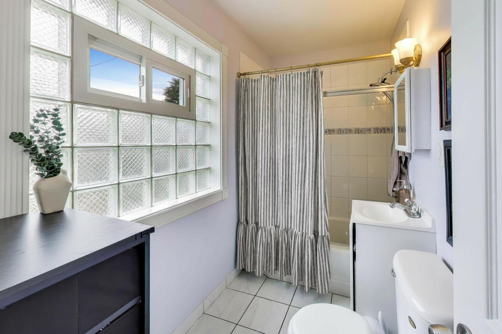6600 North Ridge Boulevard, Unit 2 Chicago, IL 60626 - Photo 4 of 5