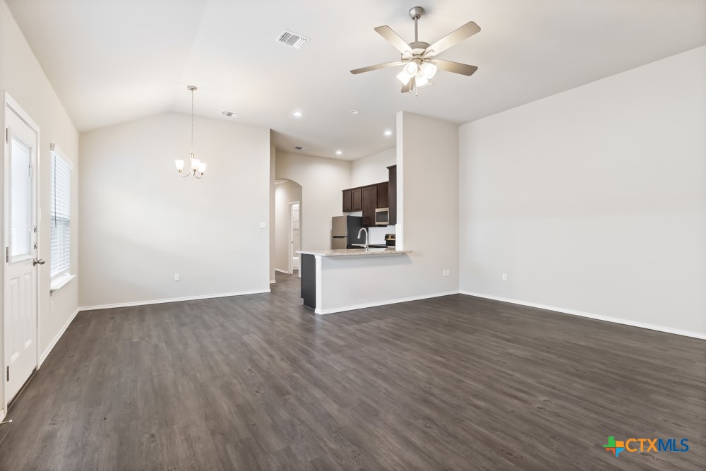 636 Heathers Way Seguin, TX 78155 - Photo 8 of 26