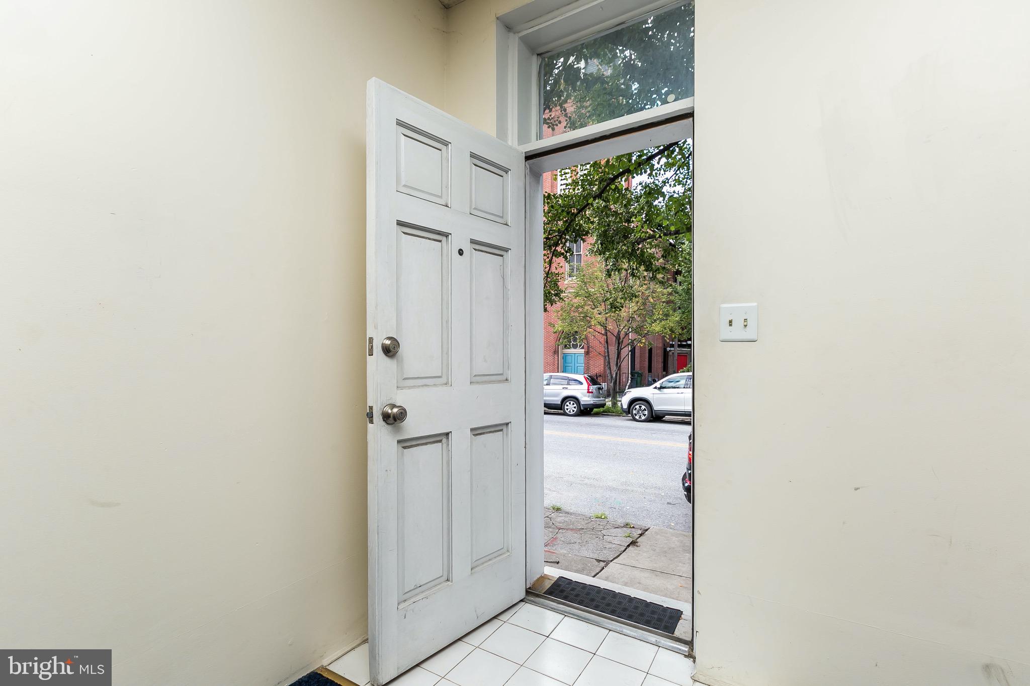 931 South Hanover Street Baltimore, MD 21230 - Photo 4 of 45