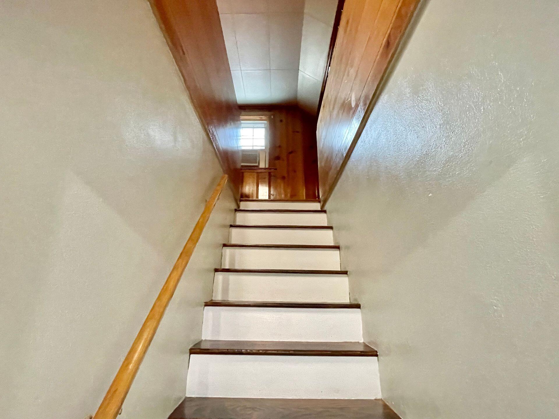2540 Spring Road Southwest Roanoke, VA 24015 - Photo 23 of 54 Stairway