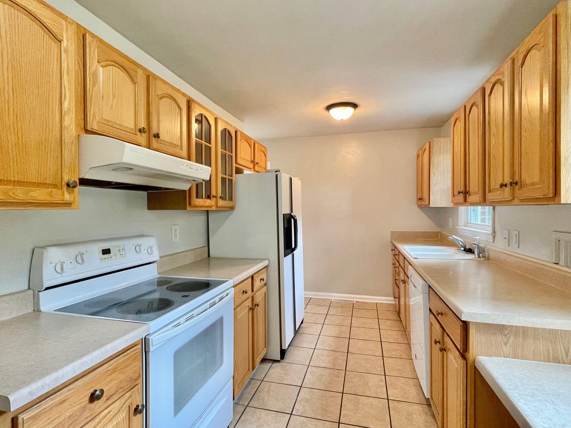 2540 Spring Road Southwest Roanoke, VA 24015 - Photo 8 of 54 Kitchen