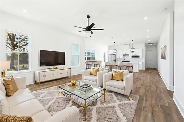 $309,900 | 3000 Plaza Drive, Chalmette, LA 70043