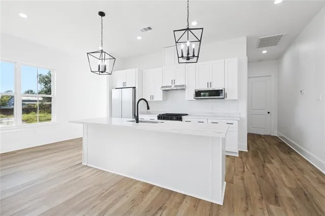 $309,900 | 3000 Plaza Drive, Chalmette, LA 70043