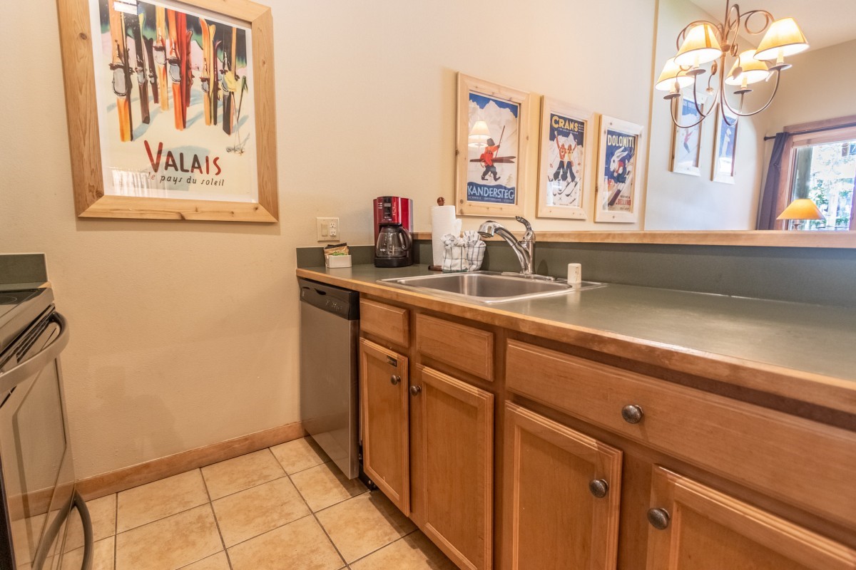 91 River Run Road, Unit 8102 Dillon, CO 80435 - Photo 9 of 25 Kitchen