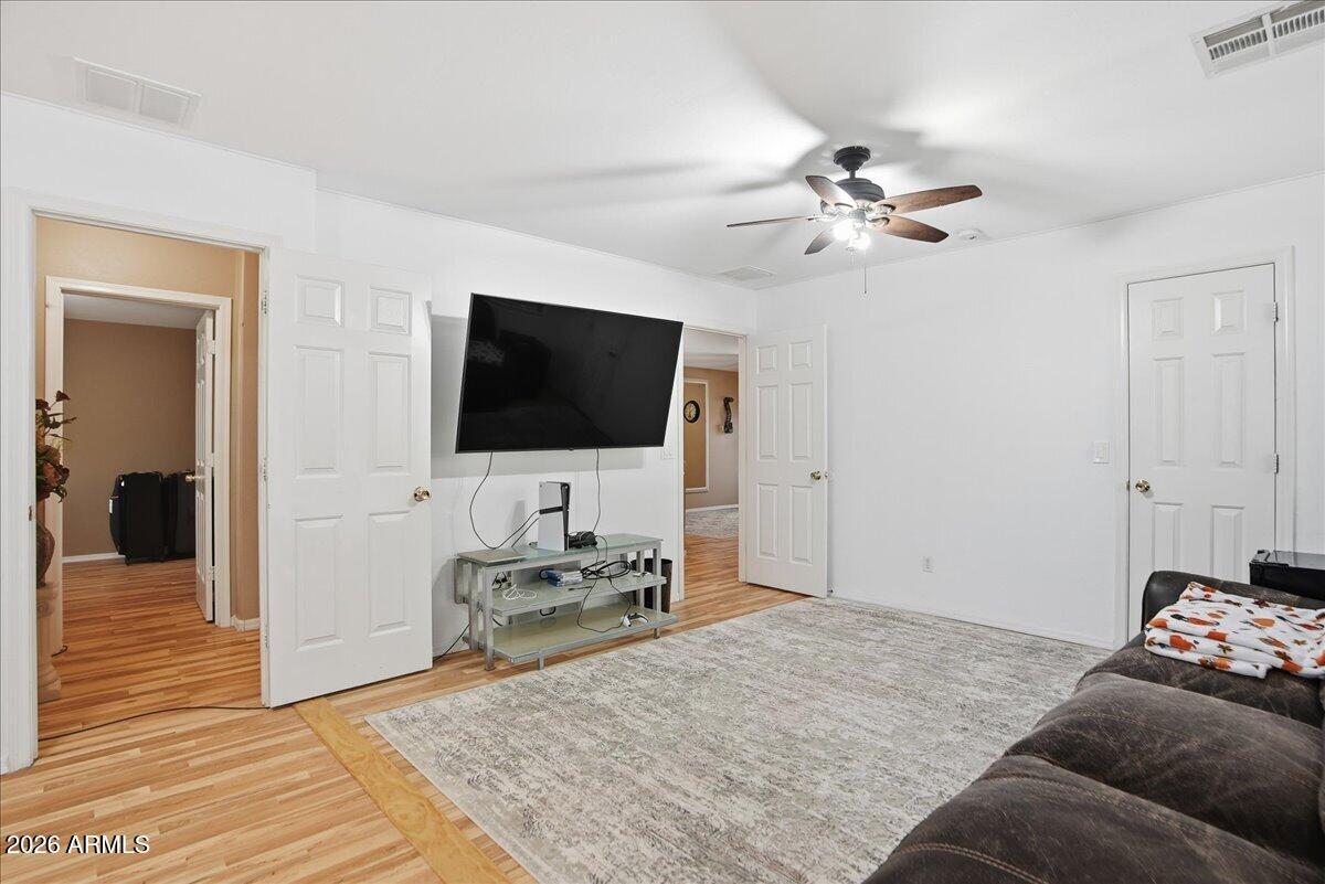 2414 West Florentine Road Phoenix, AZ 85086 - Photo 38 of 50 38-2414 W Florentine Rd_RedHogMedia