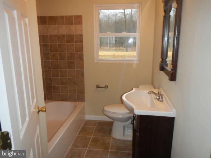 16601 Livingston Road Accokeek, MD 20607 - Photo 13 of 18 Upper level hall bath