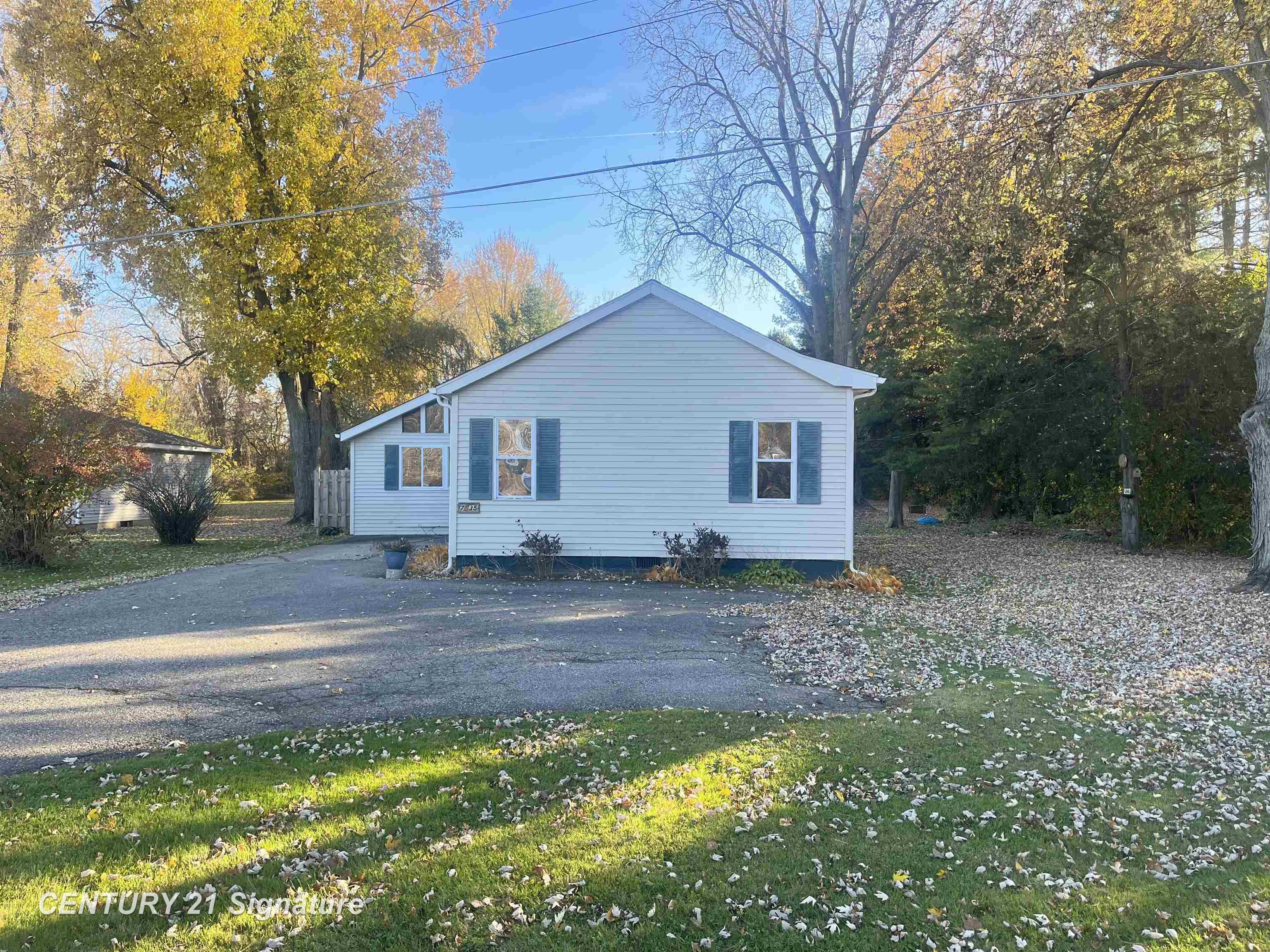 7035 Coldwater Road Flushing, MI 48433 - Photo 2 of 35 50159357-c9de7a7a-b8da-4fd4-8983-ca037a3ae4e9.JPG