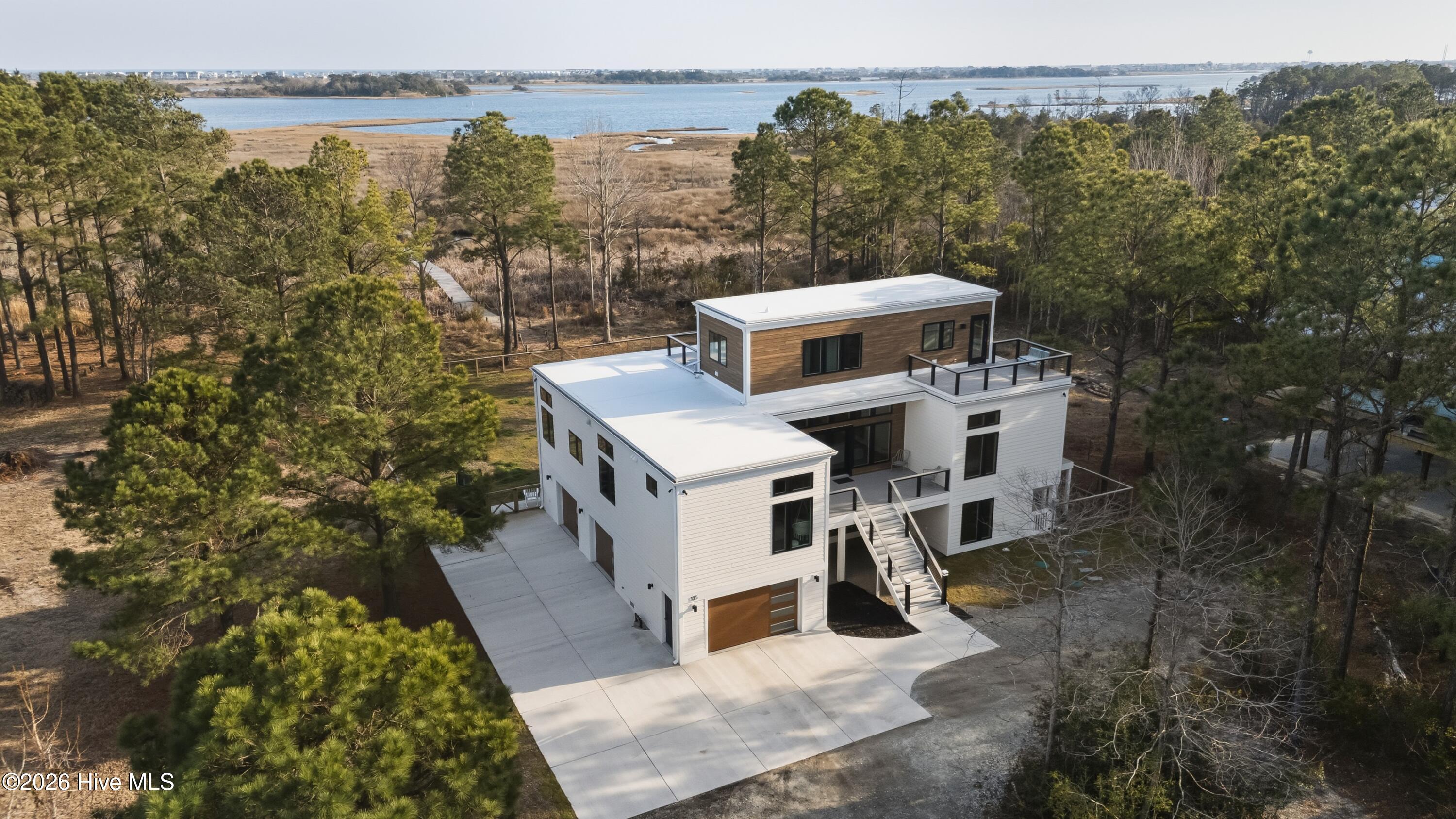 135 Heron Cove Road Hampstead, NC 28443 - Photo 5 of 89 Waterfront Home on 3.48 Acres