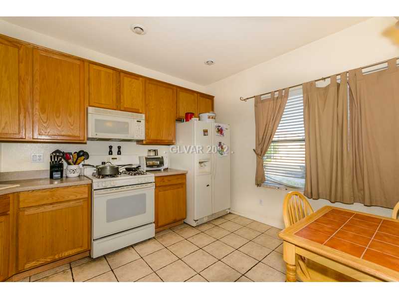 719 Beechwheat Way Henderson, NV 89015 - Photo 3 of 6 Kitchen.