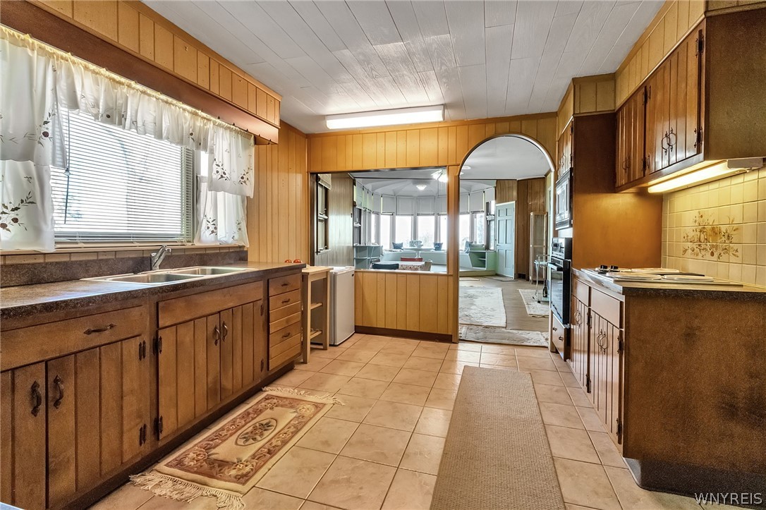 2477 Lake Road Porter, NY 14131 - Photo 9 of 39