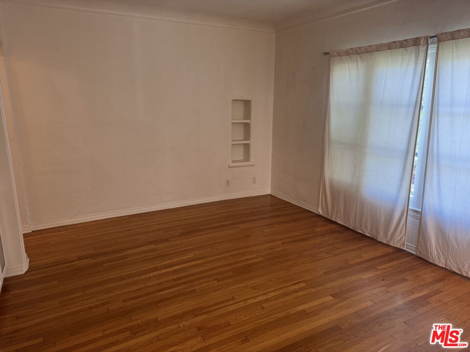 264 South Reeves Drive, Unit 101 Beverly Hills, CA 90212 - Photo 6 of 22